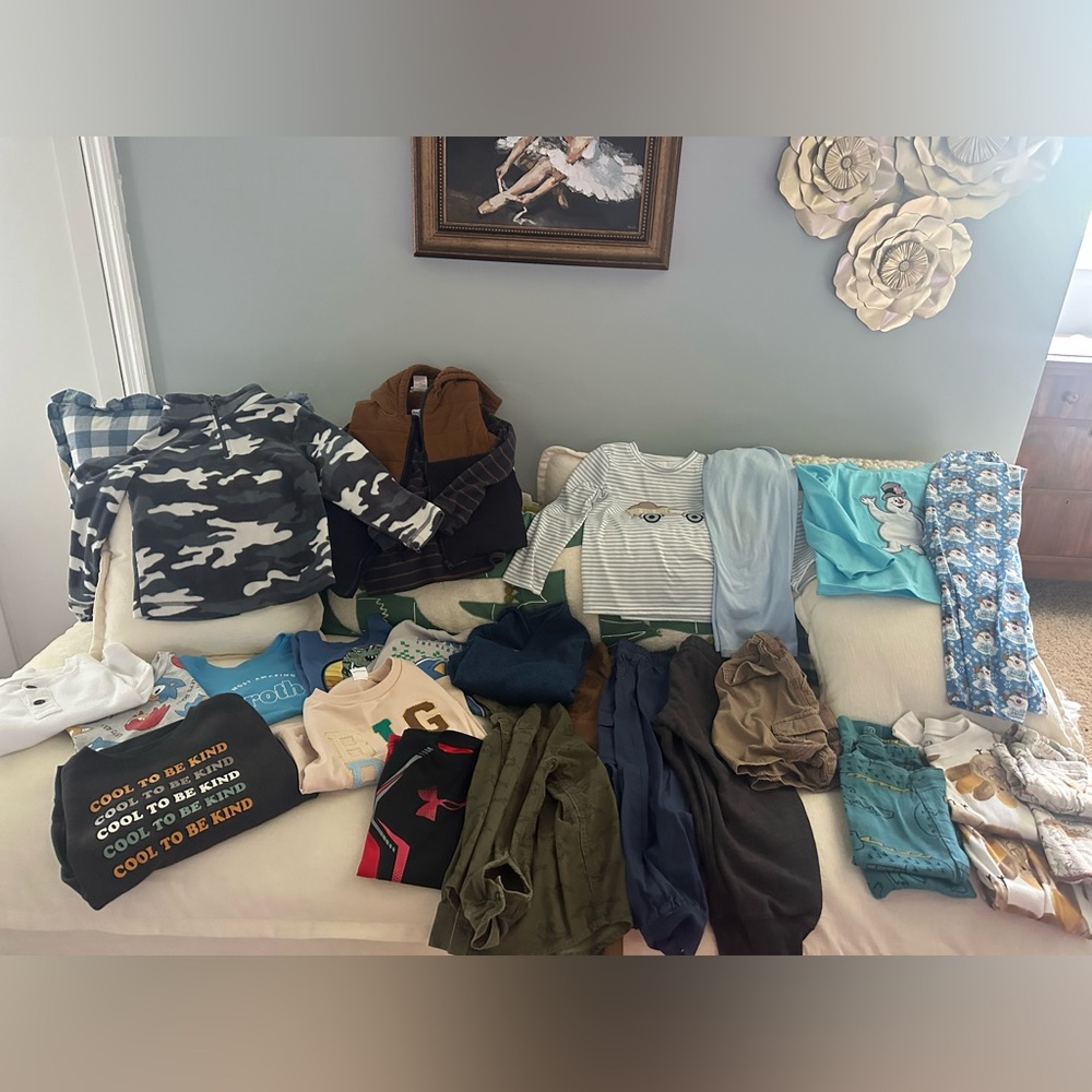 Boys size 4/5 bundle over 25 pieces